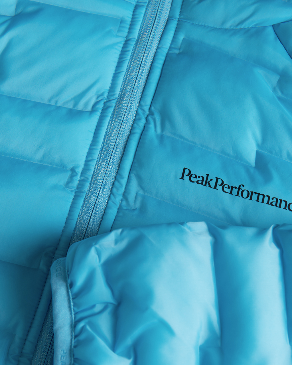 Peak Performance W Argon Light Hood Jacket Glacier Glow