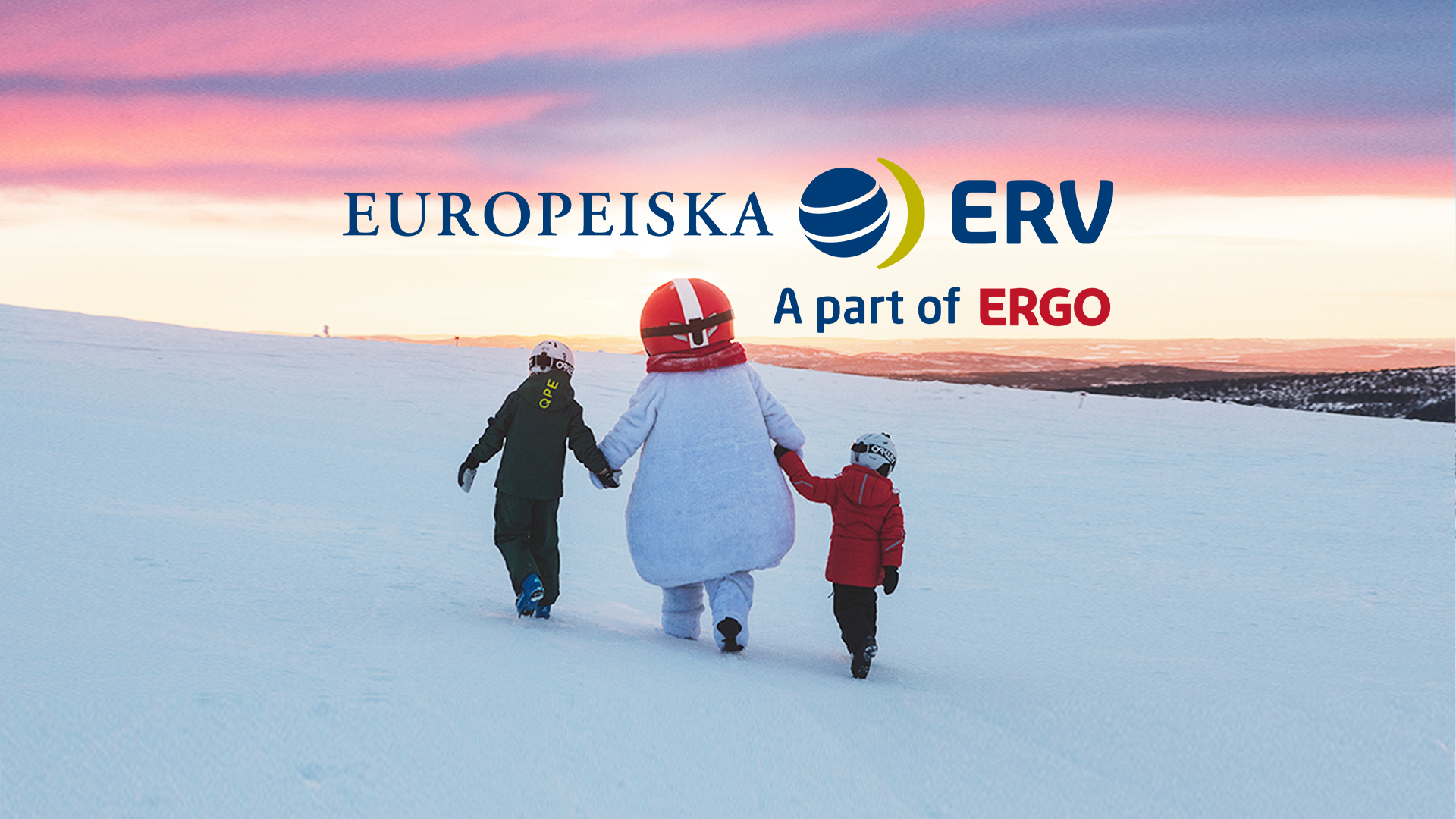 Europeiska ERV logotyp med tre personer i vinterkläder som håller händer på en snötäckt sluttning under en färgrik solnedgång