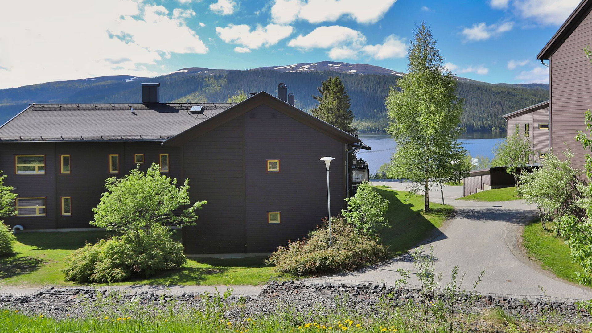 Lägenhetshus med sjö- och bergsutsikt i Åre, Sverige