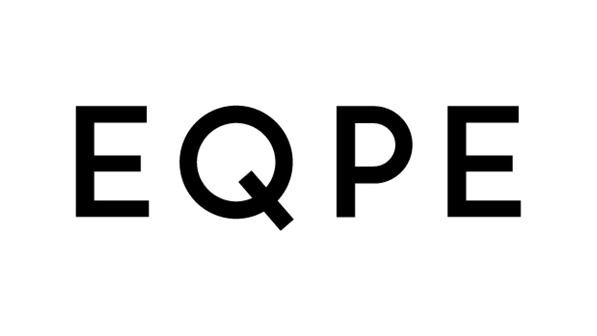 Textlogotyp med bokstäverna "EQPE" i svart på vit bakgrund
